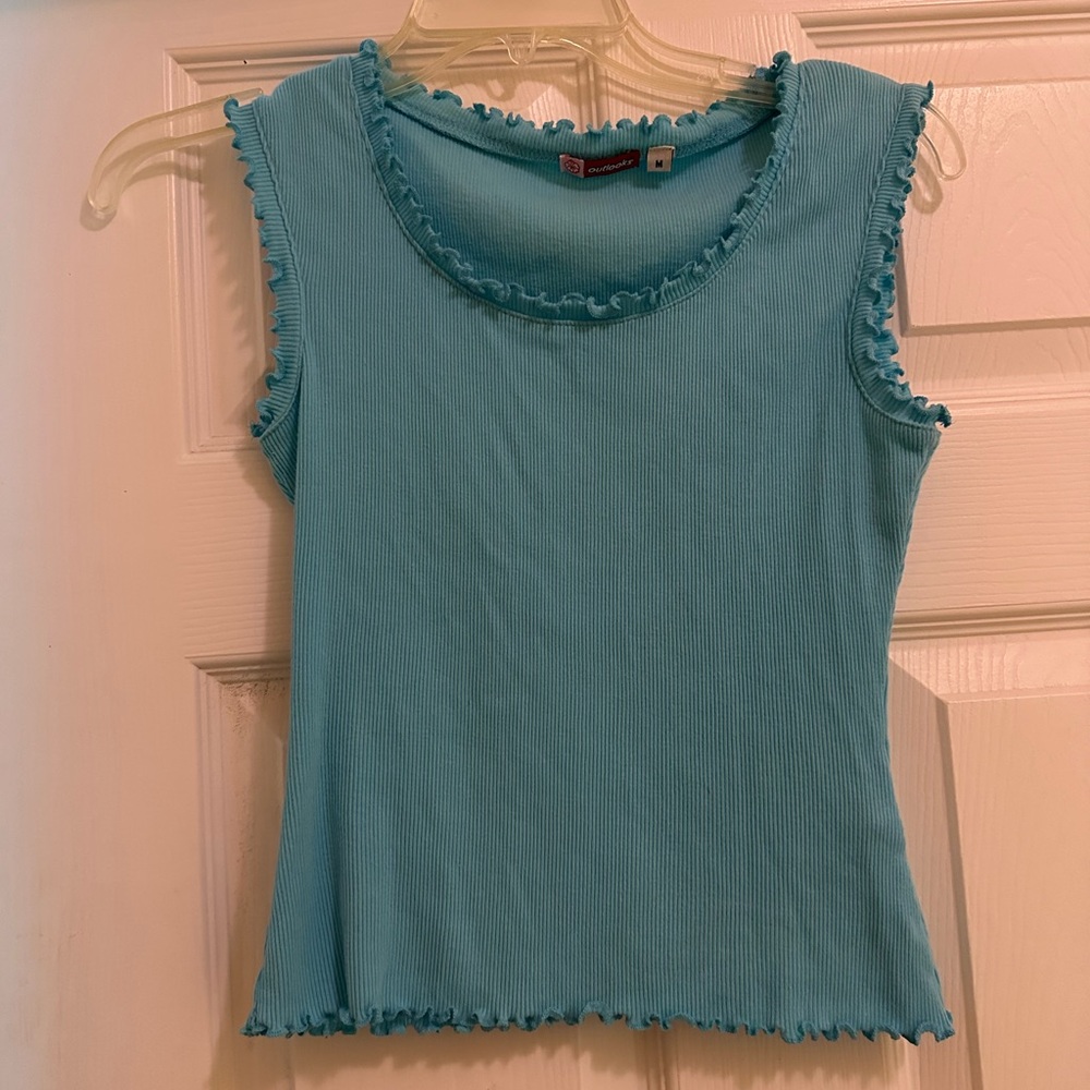 EUC Outlooks Ladies Sleeveless Top in Size Medium in a Beautiful Aqua Color.